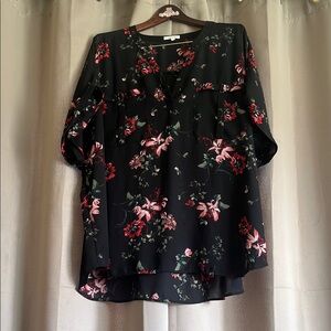 Maurices black floral print short sleeve tunic top size 4 EUC